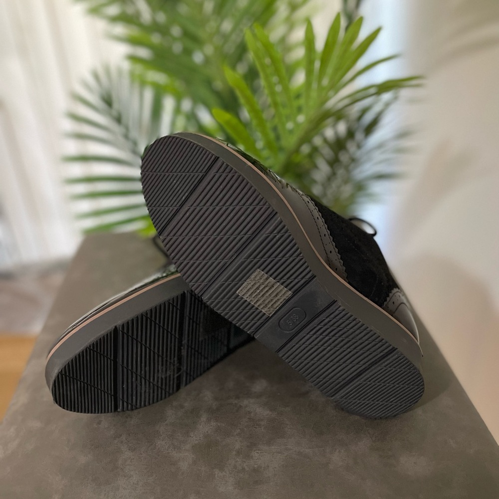 Shoes - Picture 5 of 8